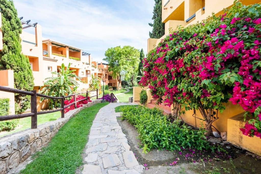 Apartamento En Marbella Guadalmina Primera Linea De Campo De Golf Los Cartujanos المظهر الخارجي الصورة